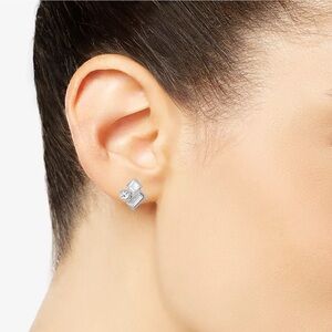 NEW GUESS SILVER-TONE MIXED CRYSTAL STUD MODERN EARRINGS NWT